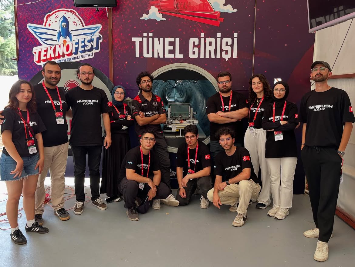 HypeRush takımı tünel girişinde