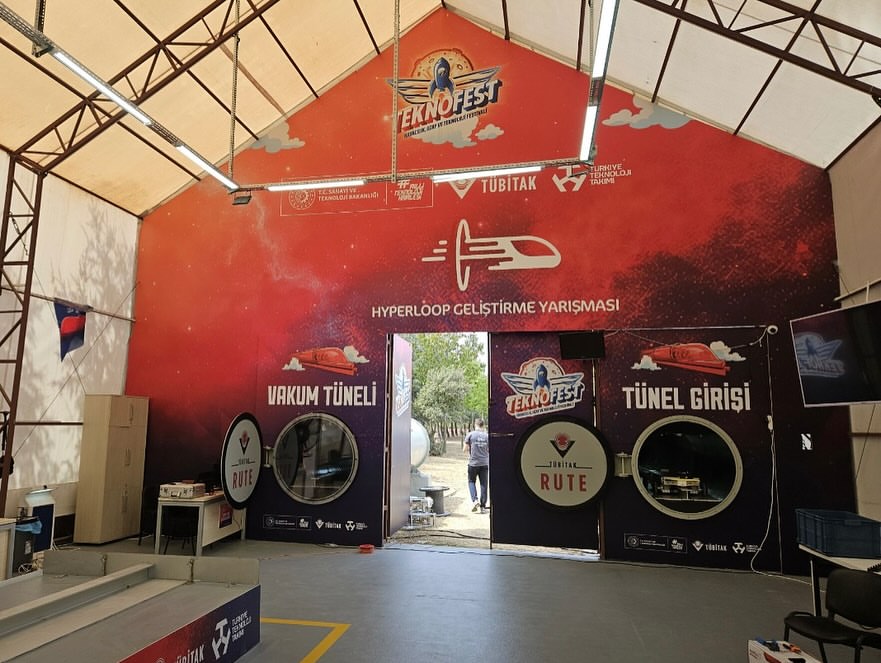 TEKNOFEST hyperloop tünel girişi standı